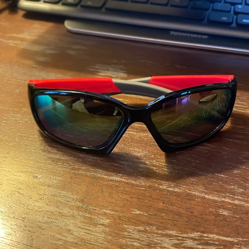 Oshkosh b’gosh LEA58974/24020 red black and gray kids sunglasses